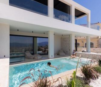 Grand Maisonette with Sea view and Private Pool 