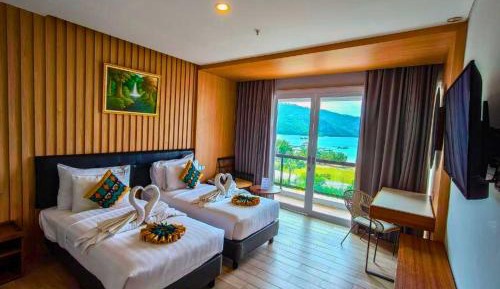 One-Bedroom Apartment with Sea View