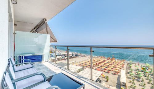 Apartment with Balcony and Sea View 2