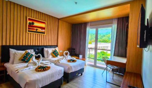 One-Bedroom Apartment with Pool View