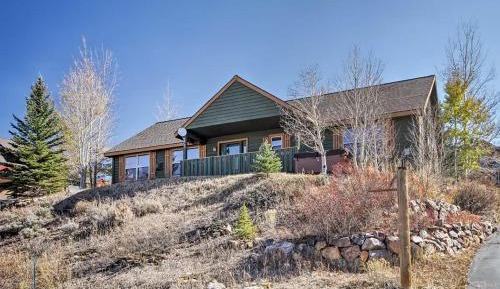 Four-Bedroom Holiday Home