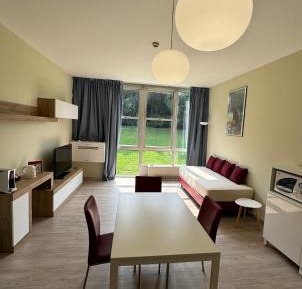 Studio Apartment with Queen Bed