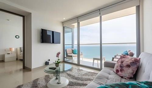 Deluxe One-Bedroom Apartment with Ocean View