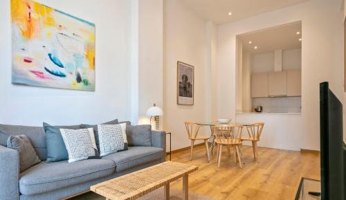 One-Bedroom Apartment with Balcony