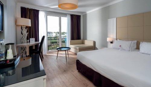 Double Room with Side Sea View and balcony and Spa Access
