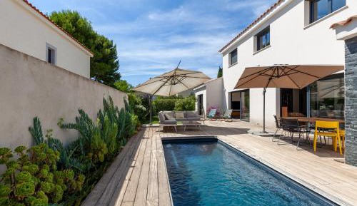 Villa with Garden View