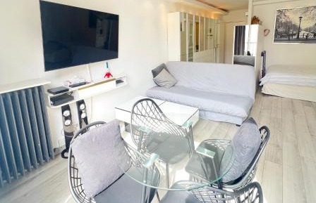 Studio Apartment with Balcony
