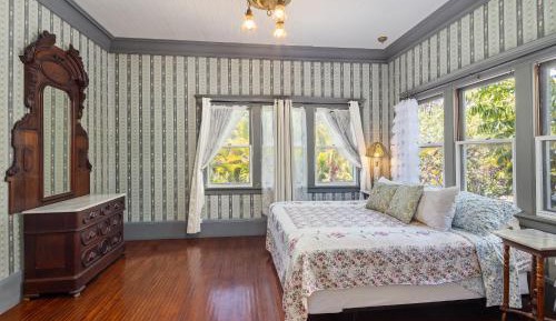 Deluxe King Suite