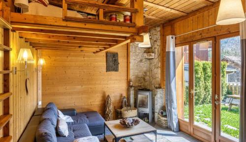 Apartment with Mountain View