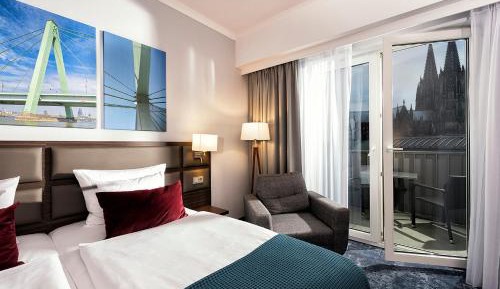 One-Bedroom Apartment with View