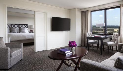 Club Level Executive One-Bedroom Suite 
