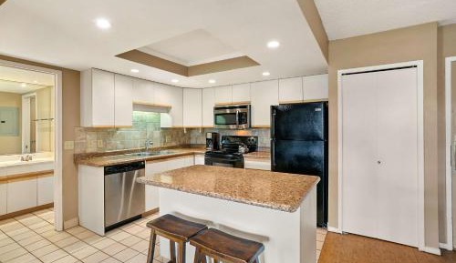 One-Bedroom Suite with Partial Ocean View