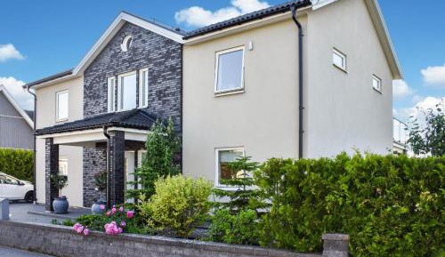 Five-Bedroom Holiday Home