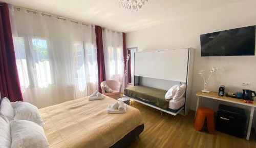 Deluxe Quadruple Room