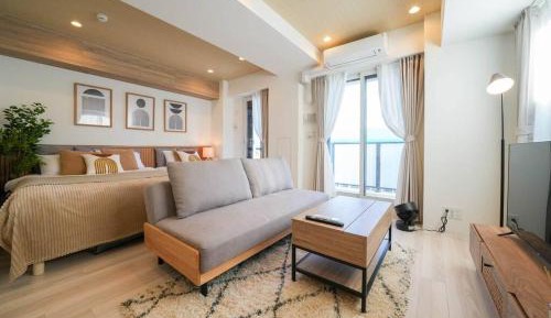 One-Bedroom Apartment with View