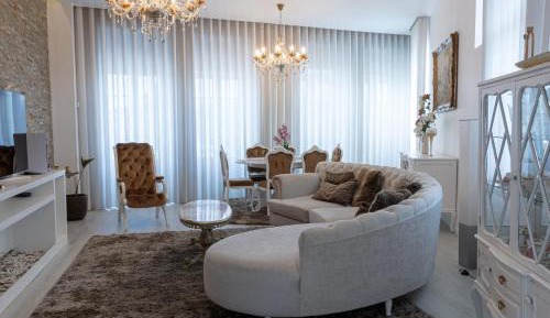 Two-Bedroom Deluxe Apartment with Balcony