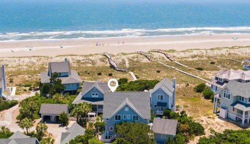 Three-Bedroom Holiday Home 