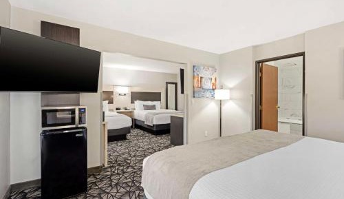 Suite with Jetted Tub