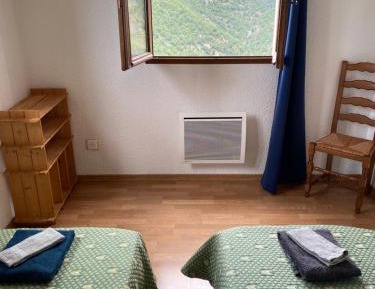 Double or Twin Room with Mountain View