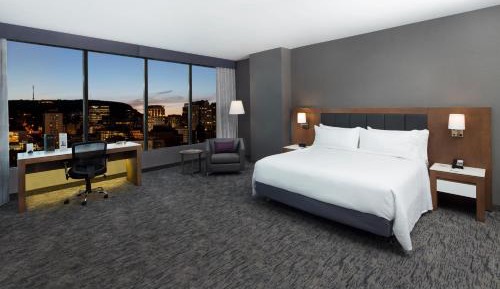 One-Bedroom Corner King Suite