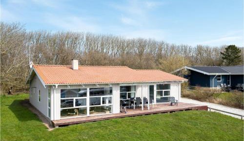 Three-Bedroom Holiday Home 