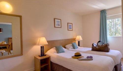 One-Bedroom Apartment (4 Adults) with Partial Sea View