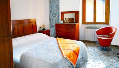 Three-Bedroom Apartment with Mountain View