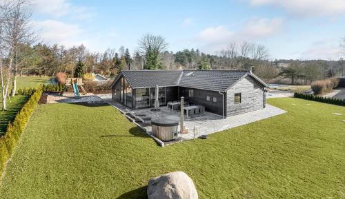 Seven-Bedroom Holiday Home