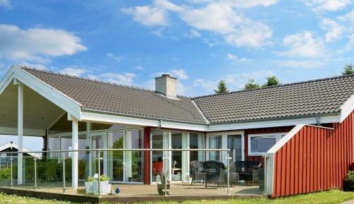 Three-Bedroom Holiday Home 