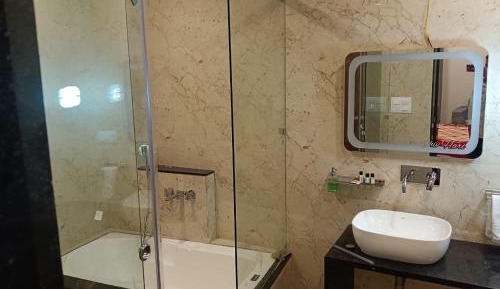 Deluxe King Suite