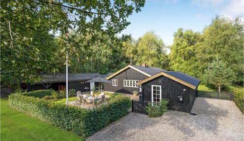 Three-Bedroom Holiday Home 