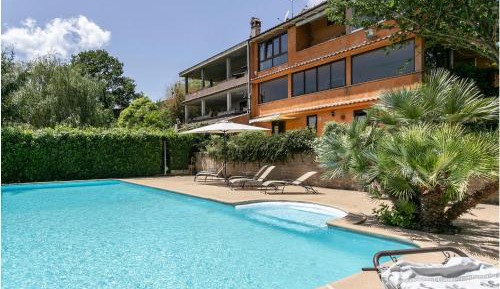 Four-Bedroom Holiday Home