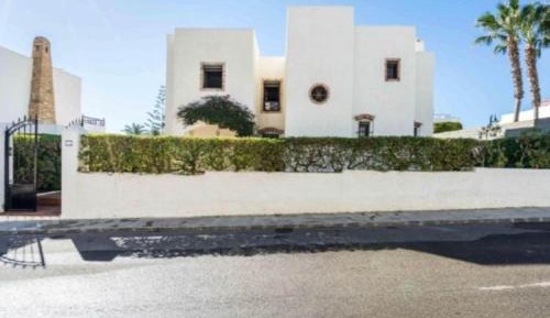 Five-Bedroom Holiday Home