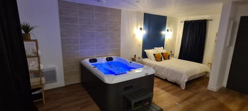 Suite with Hot Tub