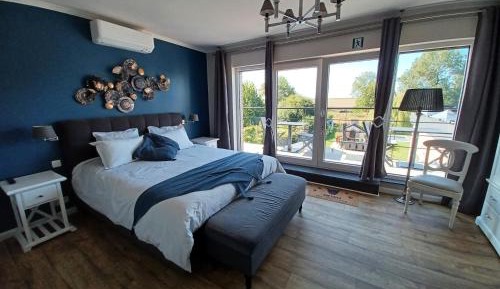 Deluxe Double Room with Extra Bed