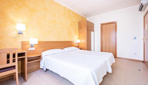 Twin Room with Bath