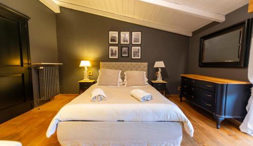 One-Bedroom Deluxe Apartment