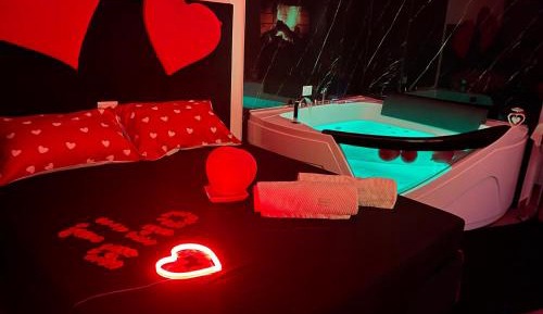 Deluxe Suite with Spa Bath