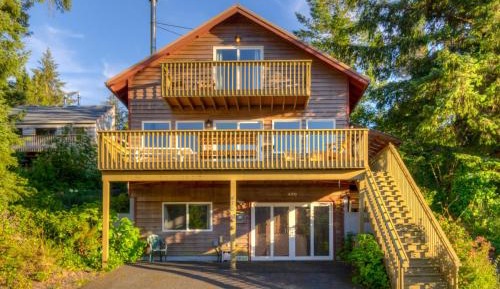 Four-Bedroom Holiday Home