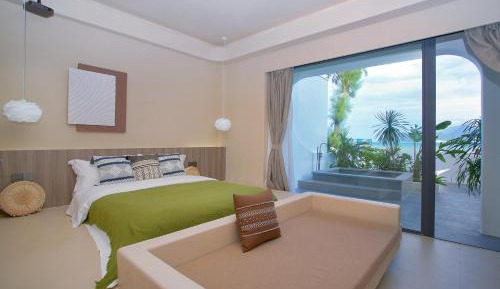 Beach View Queen Room