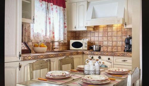 Deluxe Suite with Fireplace and Spa Bath