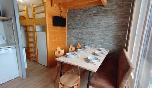 Apartment with Mountain View