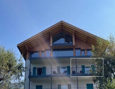 Apartment with Mountain View