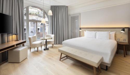 Heritage King Room