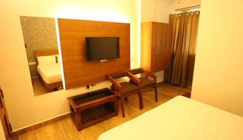 Deluxe Room (2 Adults + 1 Child)