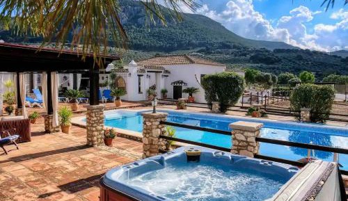 Villa with Garden View