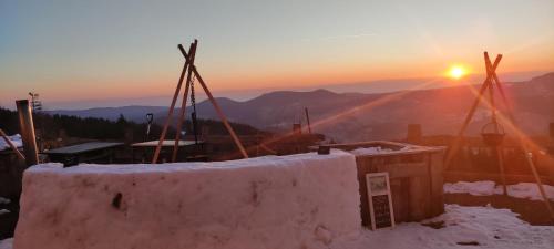 Family Room with Mountain View