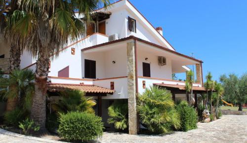 Two-Bedroom Apartment (6 Adults)