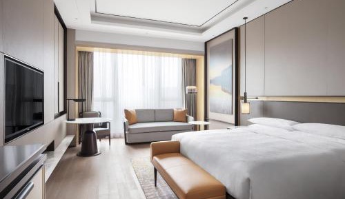 Club lounge access, Guest room, 1 King, City view