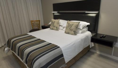 Luxury Queen Room - 5